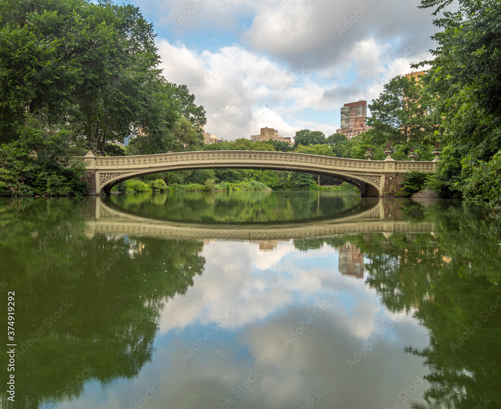 Fototapeta premium Bow bridge in late summer