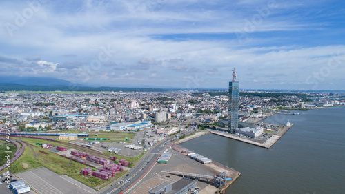 《秋田県》秋田市の街並みの空撮 photo