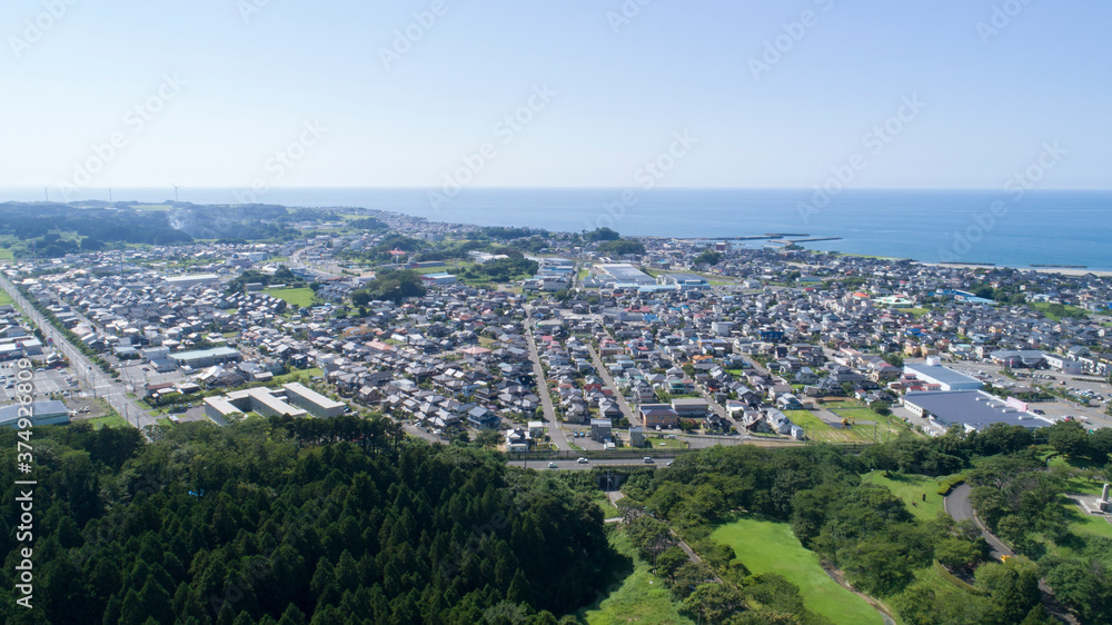 Fototapeta premium 《秋田県》にかほ市の町並みの空撮