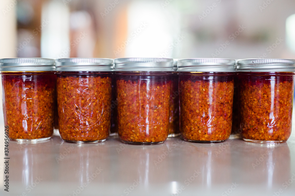 Foto de Jars of Thai Chili Paste / Chili Sauce on a kitchen counter