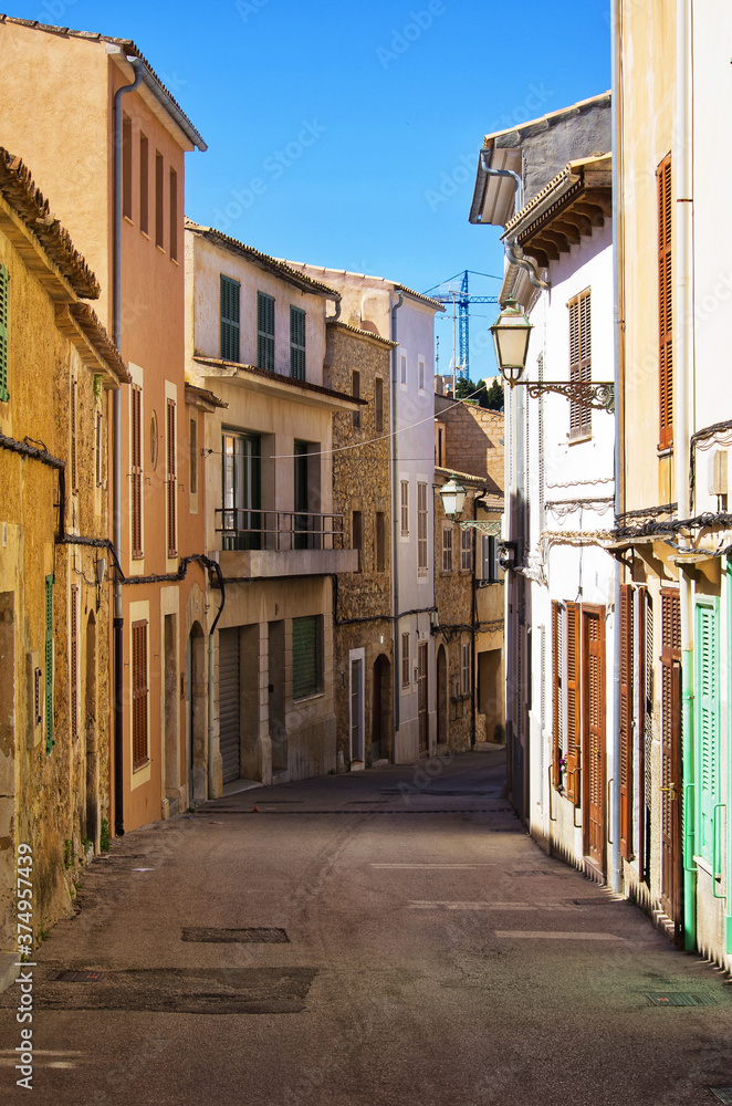 Fototapeta premium Narrow street of Puerto de Soller, Mallorca, Spain