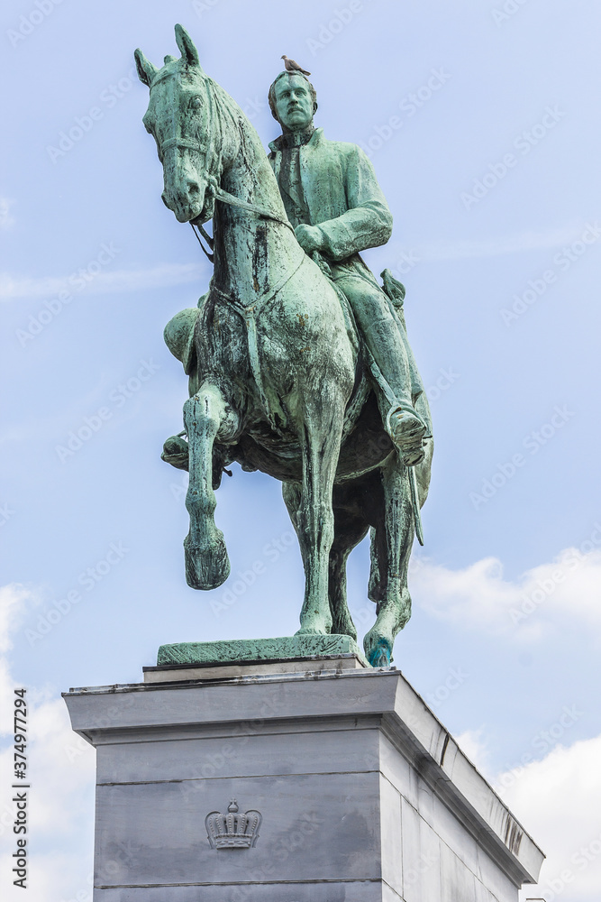 Fototapeta premium Equestrian statue of King Albert I. Mont des Arts dedicated to memory of Albert I, known as 