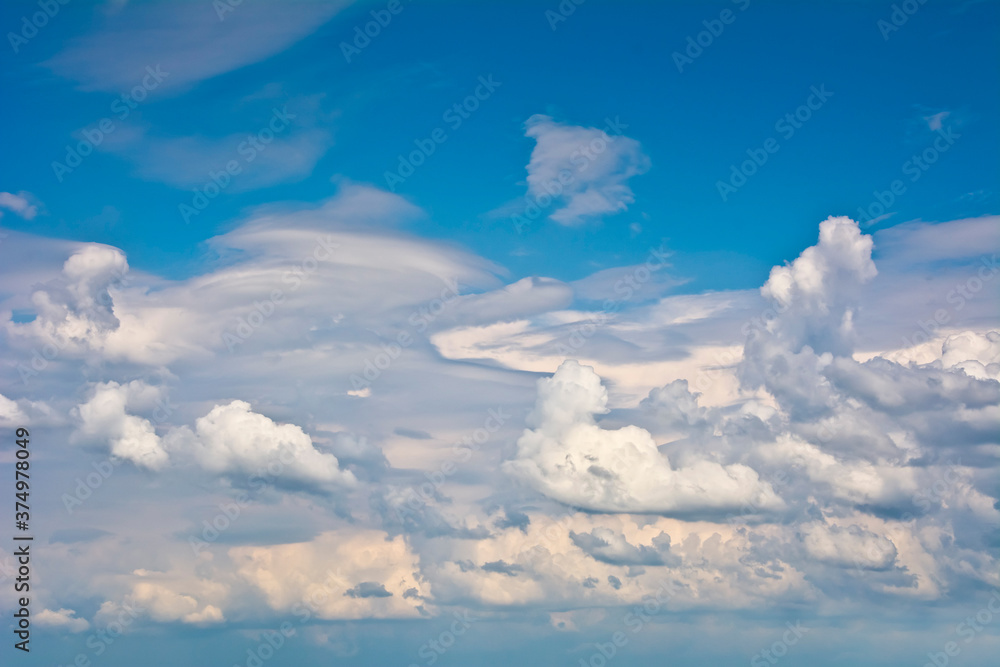 Fototapeta premium White clouds and blue sky