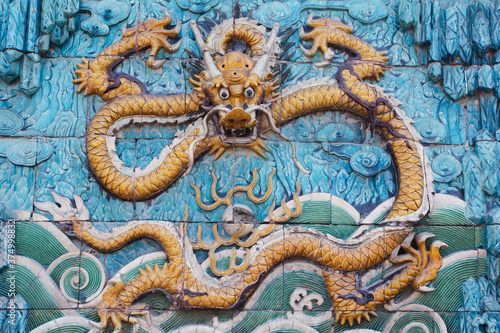 nine-dragon screen