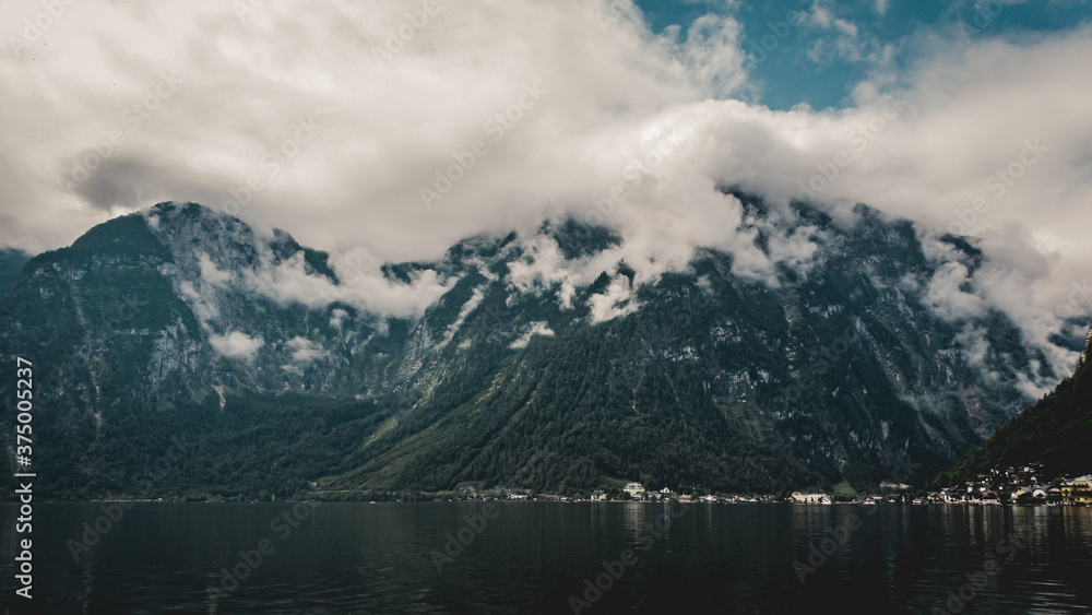 Fototapeta premium Hallstätter See and the alps in summer