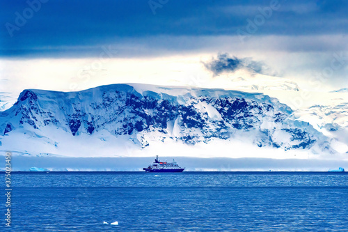 Photography Ship Mountains Glaciers Charlotte Harbor Antarctica