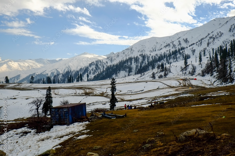 　Snow mountains and Srinagar skyline and Pashmina workshop in Kashmir, northernmost part of India