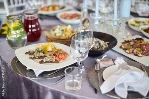 table setting for dinner