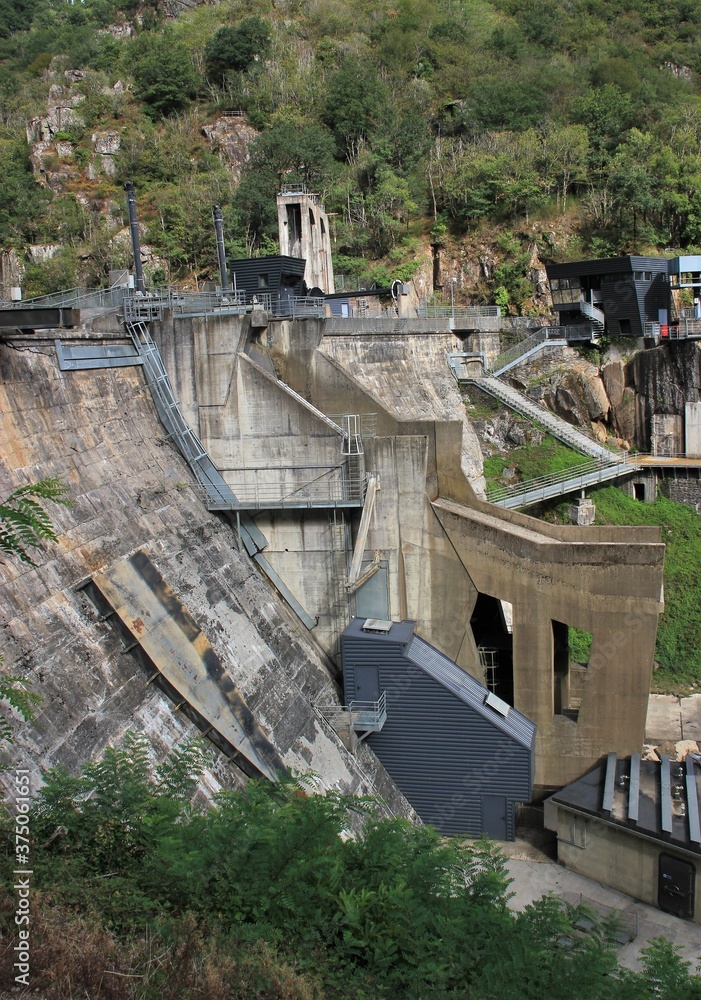 Barrage hydroélectrique du Saillant. Barrage hydroélectrique du Saillant.