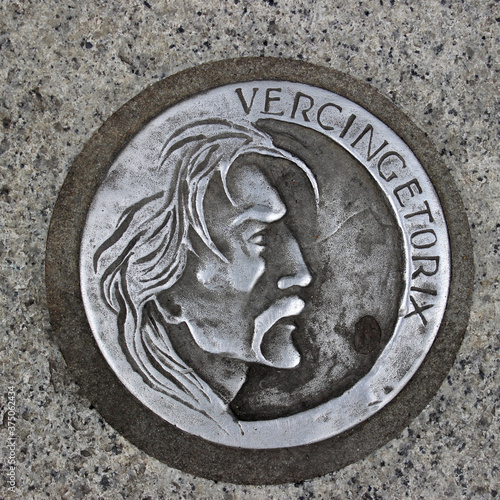 Schilderij op canvas Poinçon sur le sol de Clermont-Ferrand représentant Vercingétorix, chef Gaulois vainqueur de César à Gergovie