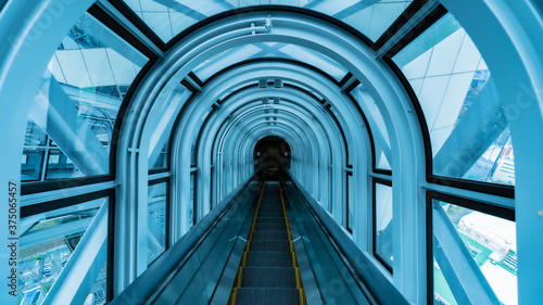 梅田スカイビル 空中庭園展望台  エスカレーター