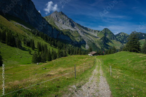 Montagnes Suisse avec un chalet d'Alpage.