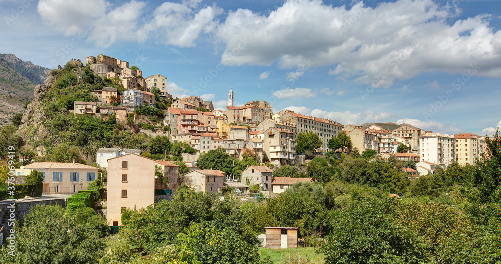 Vue panoramique de Corte en Haute-Corse