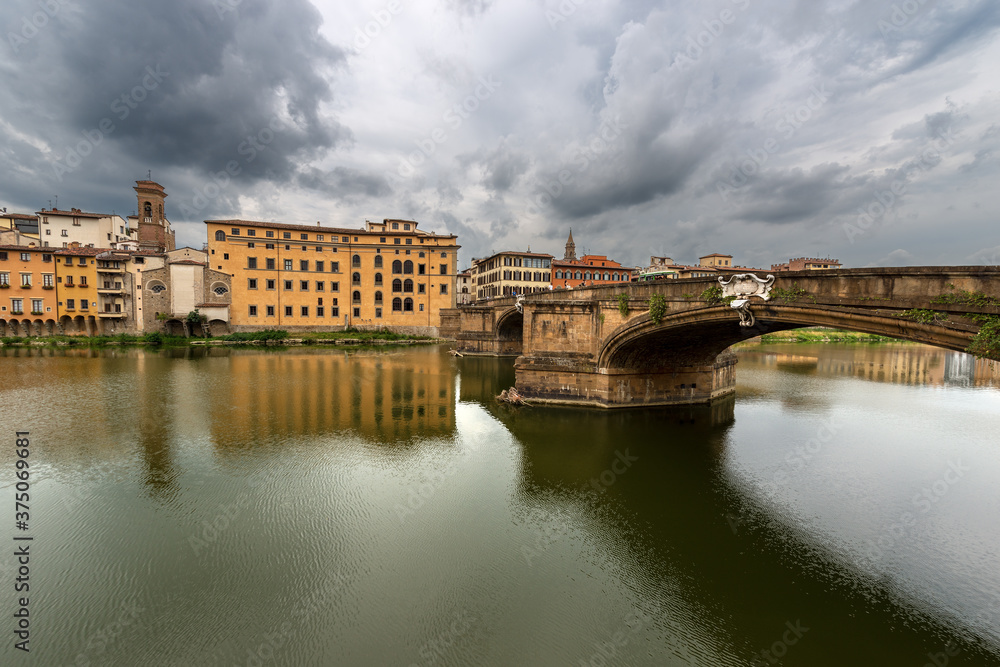 Florence, Ponte Santa Trinita (Ancient bridge, XVI century) and the River Arno, UNESCO world heritage site. Tuscany, Italy, Europe