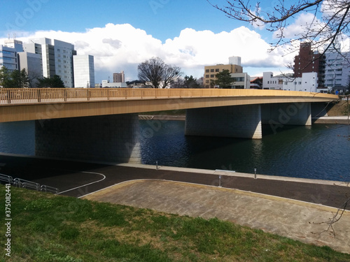 Photography the center of the wooden bridge / 木製の渡橋と街の眺め