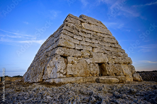 Naveta des Tudons,monumento funerario colectivo (1000 a.c.). Ciutadella.Menorca.Islas Baleares.España.