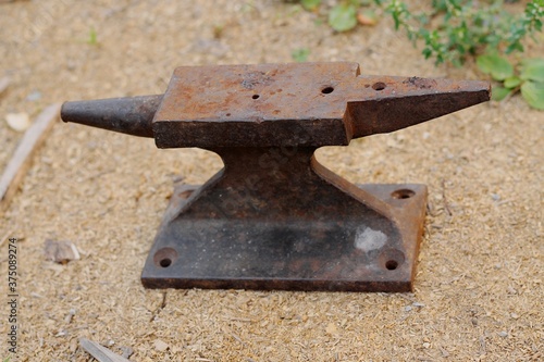 Wallpaper Mural 
Old rusty cast iron anvil Torontodigital.ca