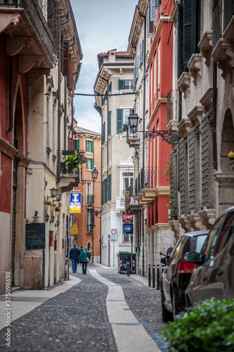 Fototapeta Naklejka Na Ścianę i Meble -  A street in the Italian city of Verona. Veneto, Italy