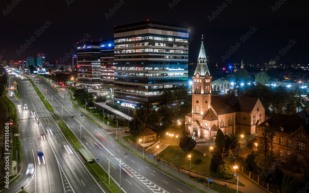 Katowice nocą - Panorama miasto wieczorem - praca w biurze nocą