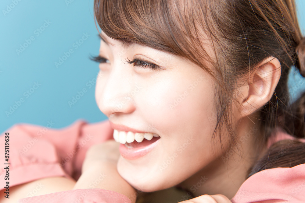 笑顔の女性 笑顔の女性