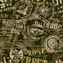 Fototapete Militärmuster Militär Abzeichen Collage im Used Look  © PrintingSociety