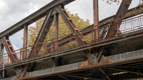 Fototapeta Naklejka Na Ścianę i Meble -  old rusty bridge