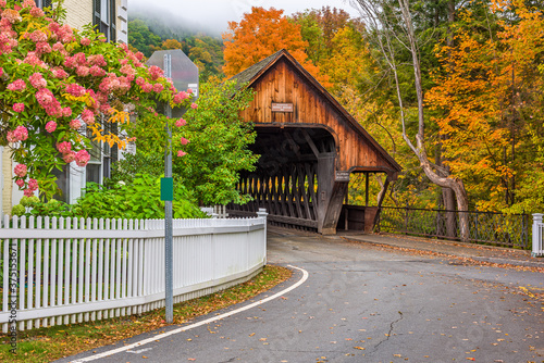 Картината върху платно Woodstock, Vermont with Middle Covered Bridge