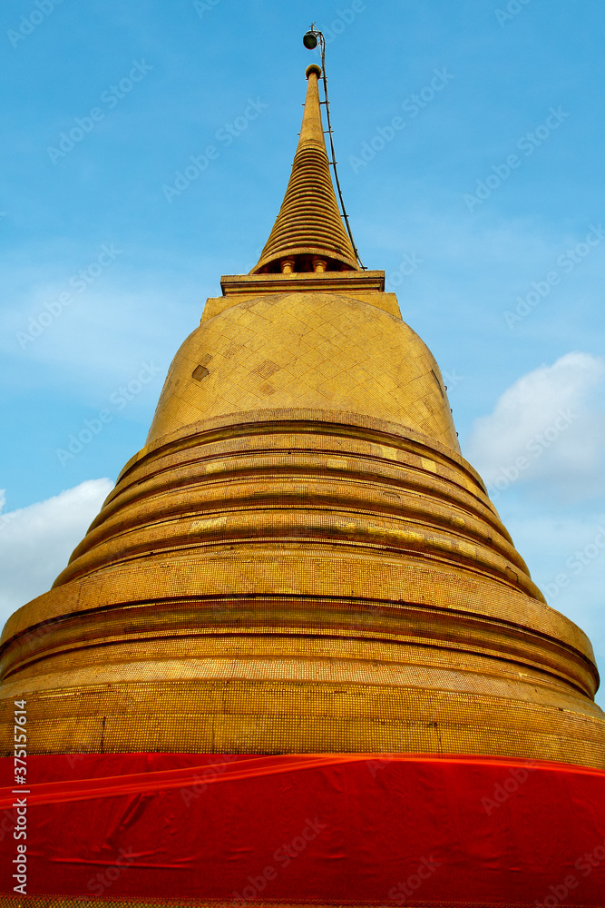 Naklejka premium Golden Pagoda at Golden Mount Temple at Bangkok