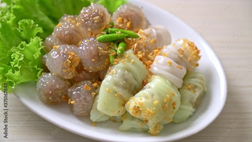 Steamed Rice-Skin Dumplings and Steamed Tapioca Dumplings with Pork Steamed Rice-Skin Dumplings and Steamed Tapioca Dumplings with Pork