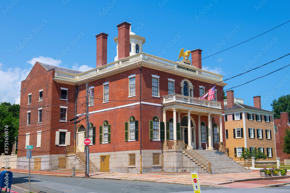 Fototapeta premium Custom House at the Salem Maritime National Historic Site (NHS) in Salem, Massachusetts MA, USA. This federal style building was built in 1819 and is the first NHS in the United States.