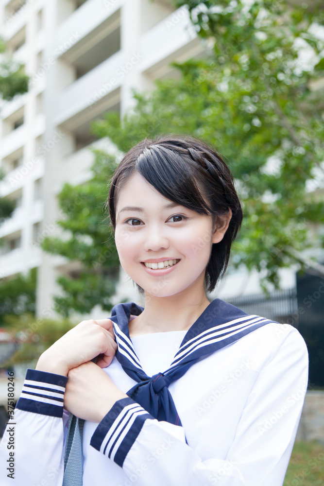 笑顔の女子中学生