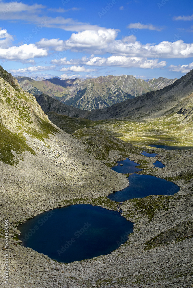 Fototapeta premium Ibones de Cap d´Anglos desde el collado de Rio Bueno .Cordillera Pirenaica.Aragon. España.