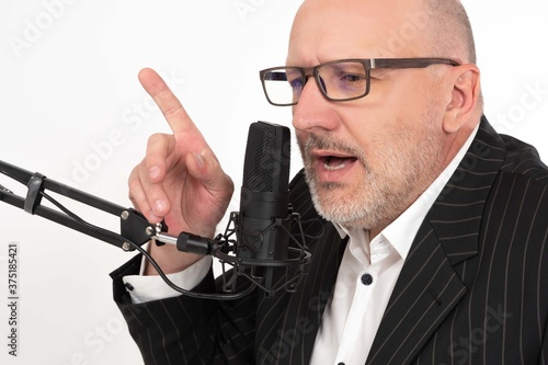 Speech by a politician in f...