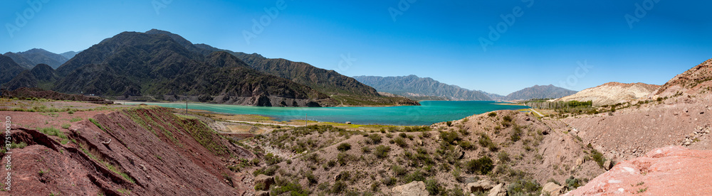Panoramic view of a big lake in front of Los Andes Mountains
