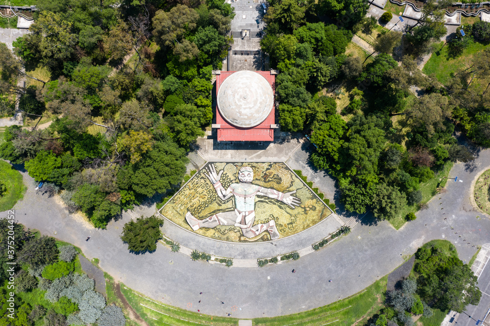 Vista aérea de la Fuente de Tlaloc y el Museo del Cárcamo de Dolores en la segunda  sección del Bosque de Chapultepec Photos | Adobe Stock