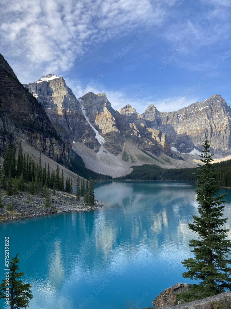 Fototapeta premium Beautiful blue lake with rocky mountains and trees