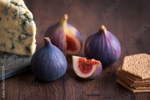 fresh figs, stilton cheese and biscuits