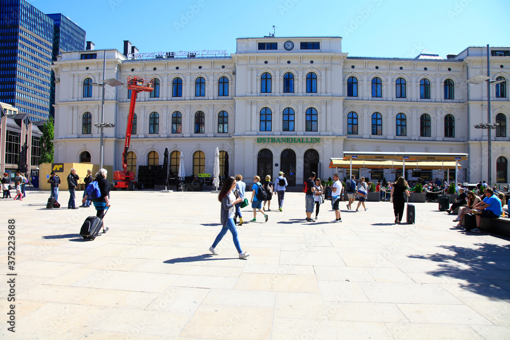 Obraz premium Der Bahnhofsvorplatz in Oslo. Oslo, Norwegen, Europa