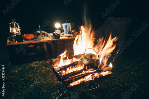 焚き火と夜のキャンプ風景 / Night Campfire