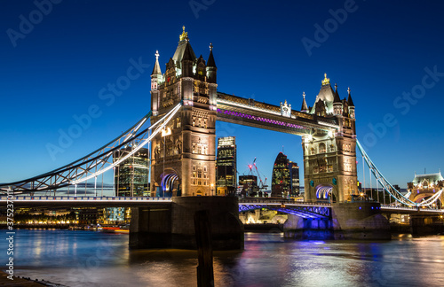 tower bridge in london at night