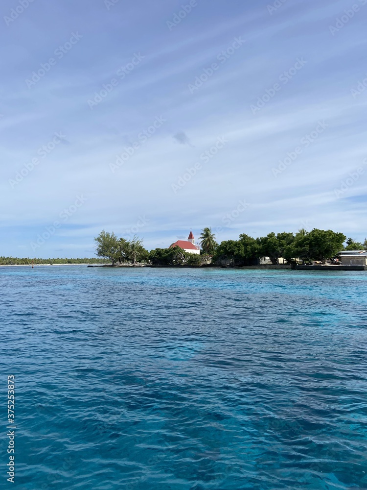 Lagon et église de Tiputa à Rangiroa, Polynésie française