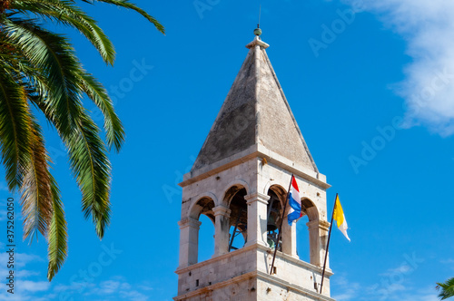 Trogir Chorwacja dzwon i kopuła wieży na starym mieście.
