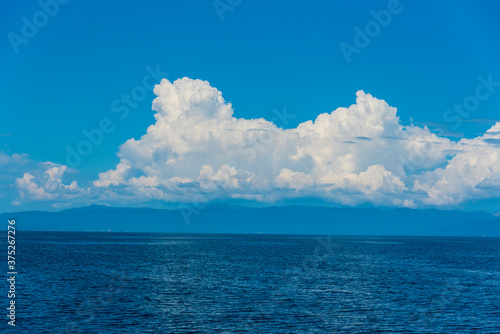 琵琶湖と入道雲
