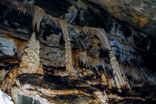 Fototapeta Naklejka Na Ścianę i Meble -  PETAR - Alto Ribeira Tourist State Park. Internal images of caves, with geological formations of water dripping from the ceiling, forming stalactites and stalagmites formed on the floor. 