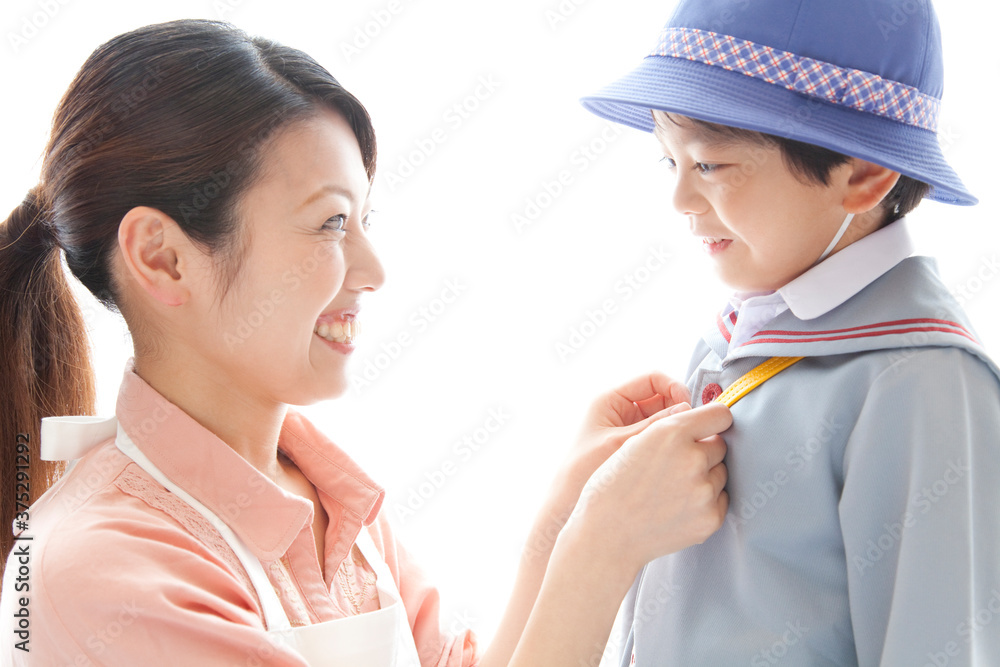 身支度をする親子 身支度をする親子