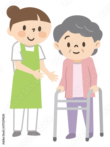 歩行器を使うシニア女性と横で介助する若い女性介護士