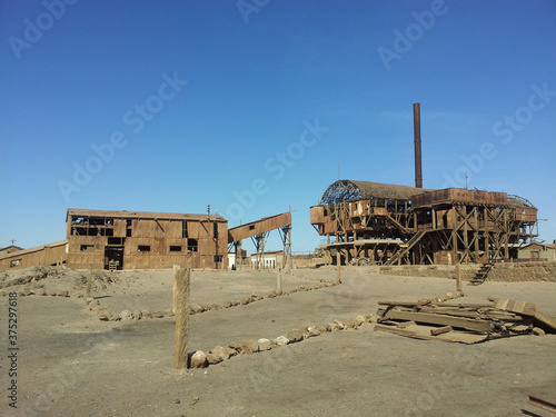 Santa Laura refinery in the abandoned Humberstone saltpeter works photo