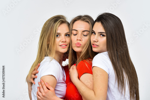 Foto Girls close friends share intimate gossips, soulmate concept