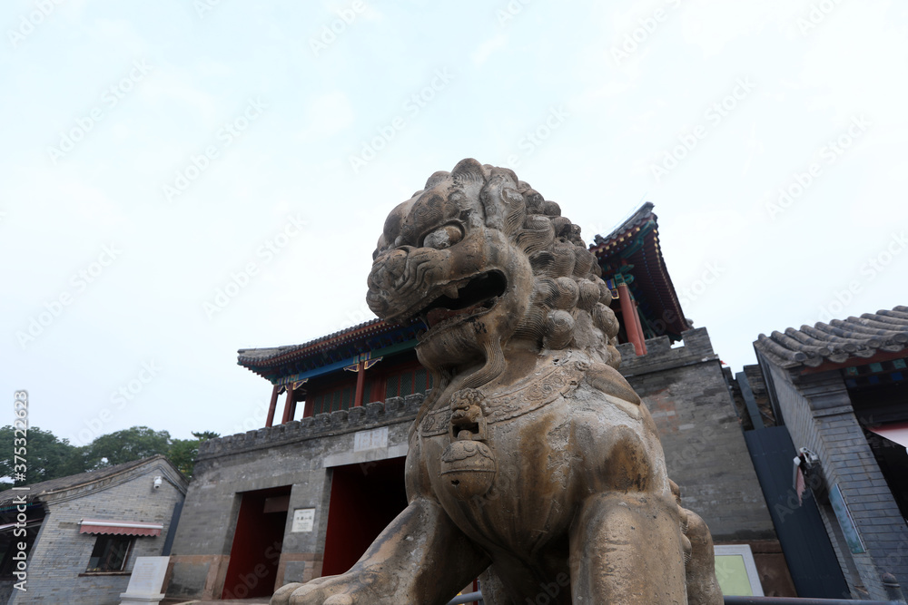 Chinese classical architecture and stone lions