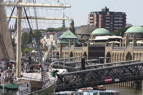 Blick auf die alten Landungsbrücken im Hamburger Hafen. Links das Museumsschiff Rickmer Rickmers photo